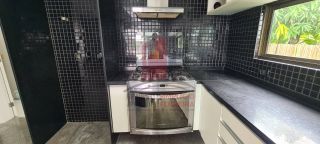 Casa em Condomínio na Beira da Pista 400m 4 Quartos Espaço Gourmet e Piscina