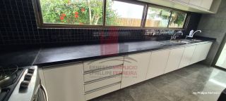 Casa em Condomínio na Beira da Pista 400m 4 Quartos Espaço Gourmet e Piscina