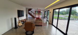 CASA EM CONDOMÍNIO COM PISCINA ESPAÇO GOURMET
