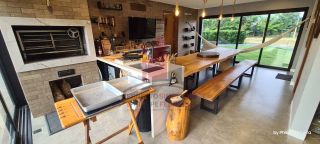 CASA EM CONDOMÍNIO COM PISCINA ESPAÇO GOURMET