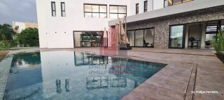 CASA EM CONDOMÍNIO COM PISCINA ESPAÇO GOURMET