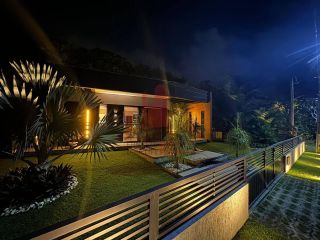 EXCELENTE CASA EM CONDOMÍNIO 4 SUÍTES 190M² ESPAÇO GOURMET E PISCINA