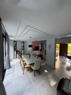 EXCELENTE CASA EM CONDOMÍNIO 4 SUÍTES 190M² ESPAÇO GOURMET E PISCINA