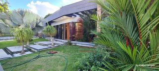 EXCELENTE CASA EM CONDOMÍNIO 4 SUÍTES 190M² ESPAÇO GOURMET E PISCINA