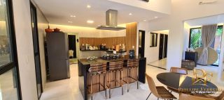EXCELENTE CASA EM CONDOMÍNIO 4 SUÍTES 190M² ESPAÇO GOURMET E PISCINA