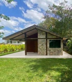 CASA ACONCHEGANTE EM ALDEIA 3 QUARTOS 165m²
