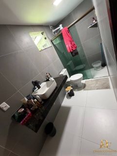 Casa em Condomínio com Piscina 4 Quartos