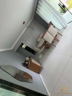 Casa em Condomínio com Piscina 4 Quartos