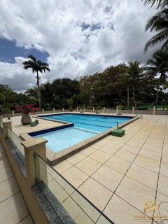 Casa em Condomínio com Piscina 4 Quartos
