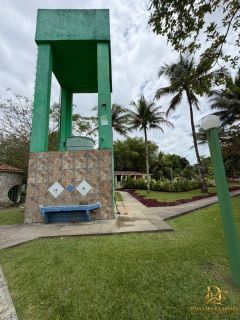 Casa em Condomínio com Piscina 4 Quartos