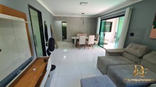 Casa em Condomínio com Piscina 4 Quartos 250m²