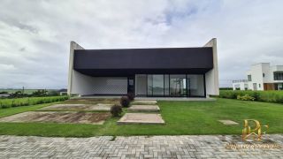 Casa em Condomínio com Lago e Muita Natureza