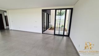 Casa em Condomínio com Lago e Muita Natureza