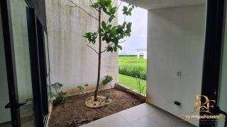 Casa em Condomínio com Lago e Muita Natureza