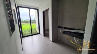 Casa em Condomínio com Lago e Muita Natureza