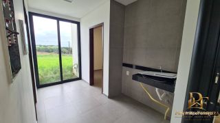 Casa em Condomínio com Lago e Muita Natureza