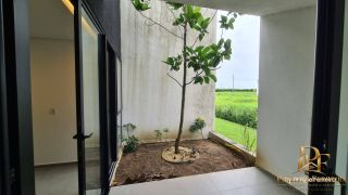 Casa em Condomínio com Lago e Muita Natureza