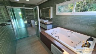 Casa em Excelente Condomínio em Aldeia 420m² 5 Quartos 4 Suítes