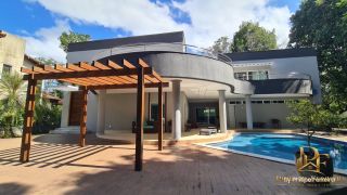 Casa à Venda em Aldeia com Terraço Gourmet e Piscina Vista p/ Mata