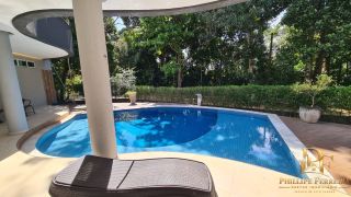Casa à Venda em Aldeia com Terraço Gourmet e Piscina Vista p/ Mata