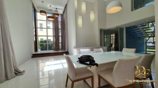 Casa à Venda em Aldeia com Terraço Gourmet e Piscina Vista p/ Mata