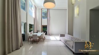 Casa à Venda em Aldeia com Terraço Gourmet e Piscina Vista p/ Mata