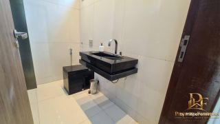 Casa à Venda em Aldeia com Terraço Gourmet e Piscina Vista p/ Mata