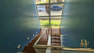 Casa à Venda em Aldeia com Terraço Gourmet e Piscina Vista p/ Mata