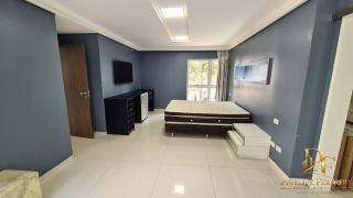 Casa à Venda em Aldeia com Terraço Gourmet e Piscina Vista p/ Mata