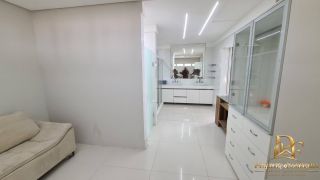 Casa à Venda em Aldeia com Terraço Gourmet e Piscina Vista p/ Mata