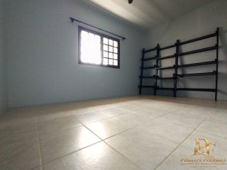 Locação - Casa em Condomínio no Km 17 3 Quartos 1 Suíte 189m²