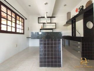 Locação - Casa em Condomínio no Km 17 3 Quartos 1 Suíte 189m²