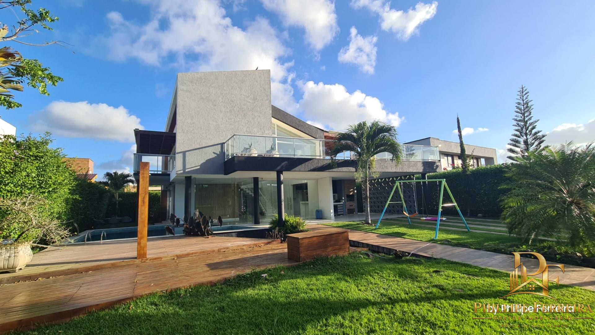 Casa em Condomínio 4 Suítes Piscina e Mini Lago