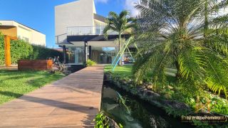 Casa em Condomínio 4 Suítes Piscina e Mini Lago