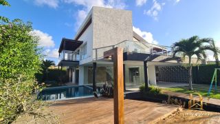 Casa em Condomínio 4 Suítes Piscina e Mini Lago