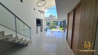 Casa em Condomínio 4 Suítes Piscina e Mini Lago