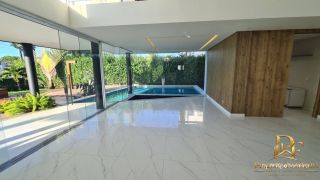Casa em Condomínio 4 Suítes Piscina e Mini Lago