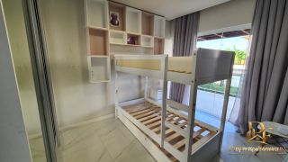 Casa em Condomínio 4 Suítes Piscina e Mini Lago