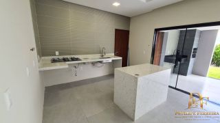 Casa Alto Padrão em Condomínio 3 Suítes + 1 Quarto Piscina e Terraço Gourmet