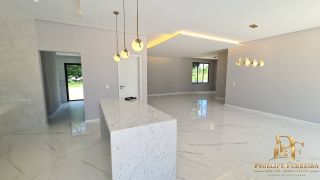Casa em Condomínio no Km 8 4 Suítes Piscina e Espaço Gourmet