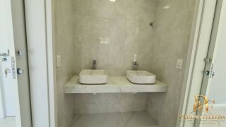 Casa em Condomínio no Km 8 4 Suítes Piscina e Espaço Gourmet