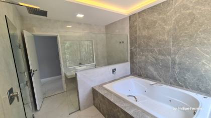 Casa em Condomínio no Km 8 4 Suítes Piscina e Espaço Gourmet