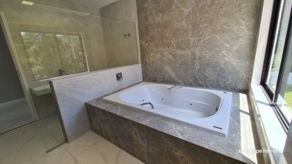 Casa em Condomínio no Km 8 4 Suítes Piscina e Espaço Gourmet