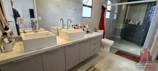 Casa em Condomínio 4 Quartos sendo 2 Suítes - Excelente Localização