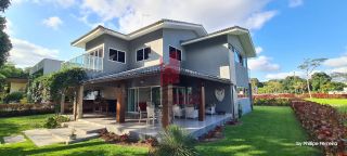 Linda e Moderna Casa em Condomínio em Aldeia