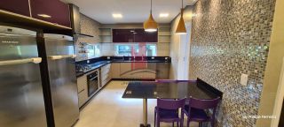 Linda e Moderna Casa em Condomínio em Aldeia