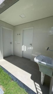 Casa de Condomínio Para Vender com 05 quartos 05 suítes no bairro Coacu em Eusébio