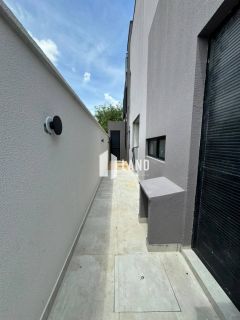 Casa de Condomínio Para Vender com 5 quartos 4 suítes no bairro Uruguai em Teresina
