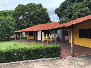 Casa em uma excelente localização com área externa