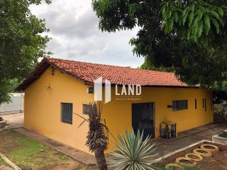 Casa em uma excelente localização com área externa